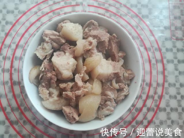 炖猪脚时，只需加入3粒“它”，Q弹软嫩，难怪好吃到飞起！