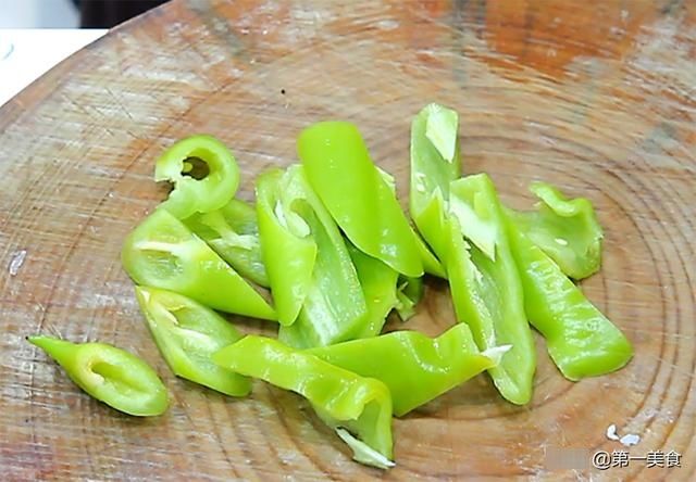十三香|难怪饭店的大盘鸡那么好吃，原来不用焯水，香辣鲜嫩，色香味俱全
