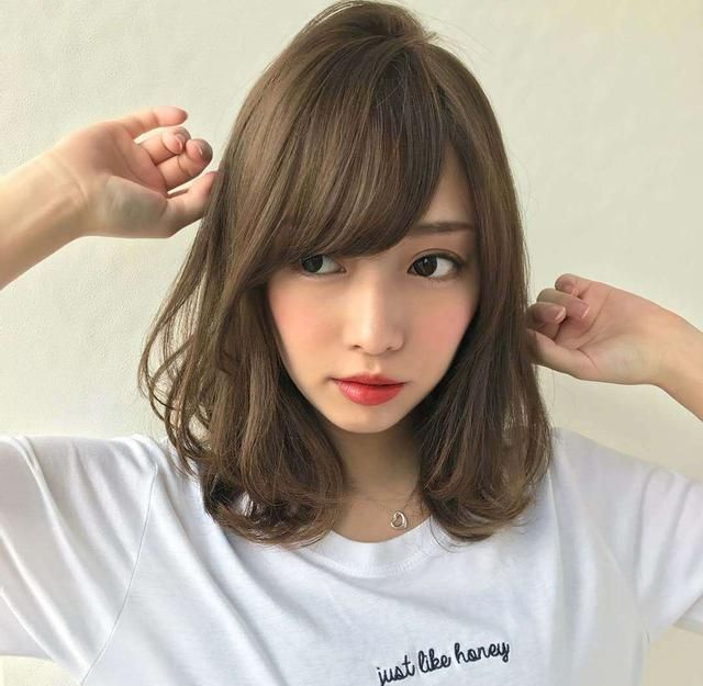 中分八字刘海|剪眉上短刘海“翻车”了,感觉又“丑”又显脸大,几天才能长长?