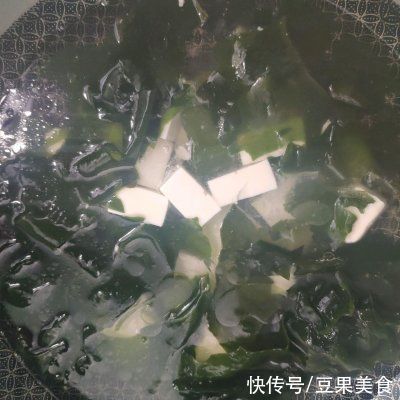 裙带菜豆腐汤|用裙带菜豆腐汤 可以勾住家人的胃