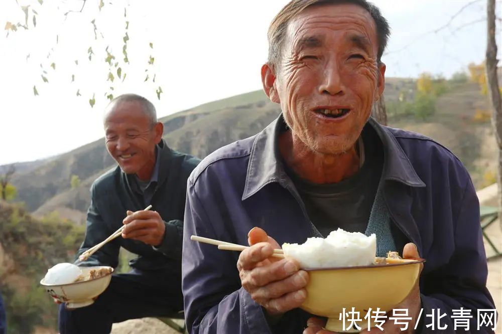 年轻人|90后小伙辗转100多个村庄为6000多名留守老人免费做饭，图什么？