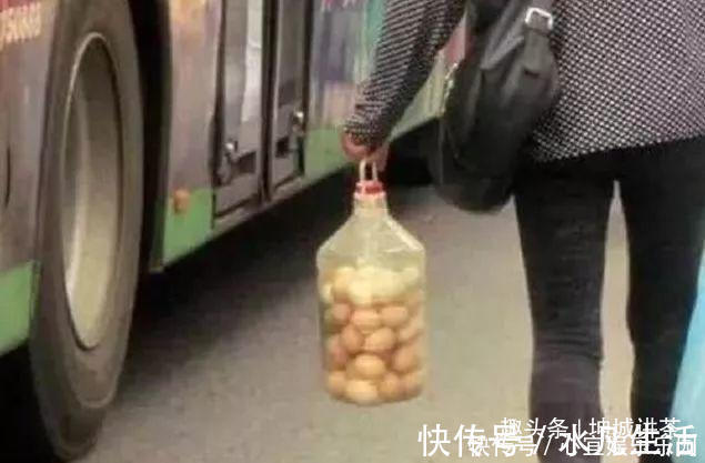 油桶|油桶里的鸡蛋原来是这么放进去的，长知识了，怪不得鸡蛋不会碎