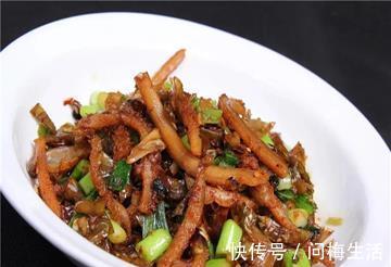 螃蟹焖锅|美食推荐:螃蟹焖锅、卜辣椒炒牛肚丝、热拌鲈鱼制作方法