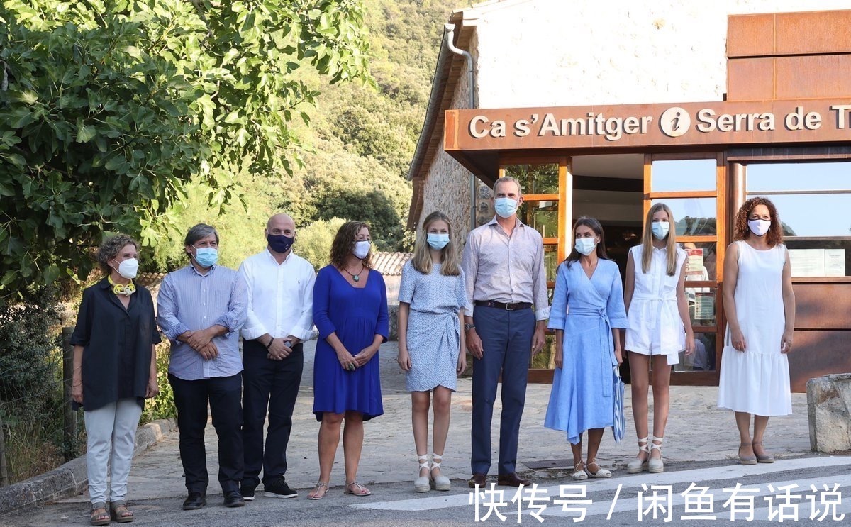 高级感|西班牙王后一家出游,母女三人硬把基础款穿出高级感,简单却上照