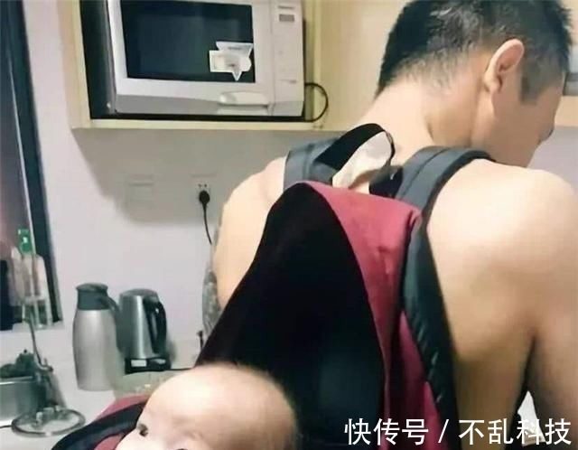 女儿|奶爸带娃遇大雨,挡雨的方式笑翻众人这爸爸实在是太不靠谱了