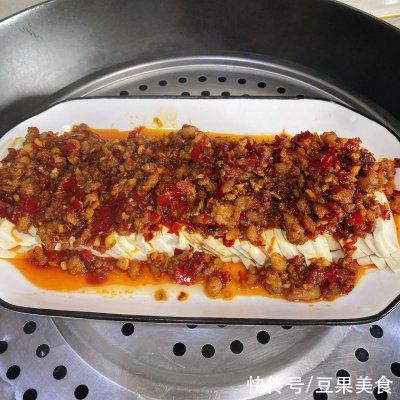  没错|不知道吃什么，剁辣椒肉末蒸豆腐准没错