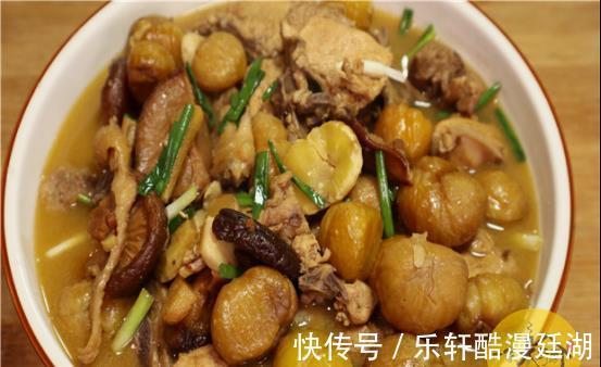 广东大妈买了一只鸡,鸡肚里全是黄油,生气要退掉,老人却说赚了