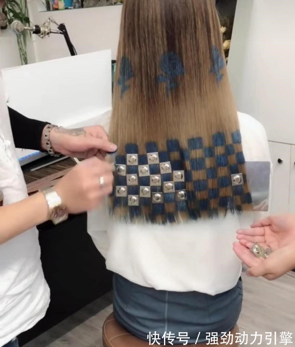 玫瑰花 做创意发型在头发上染玫瑰, 贴锡纸做方格, 网友 有本事梳下试试!