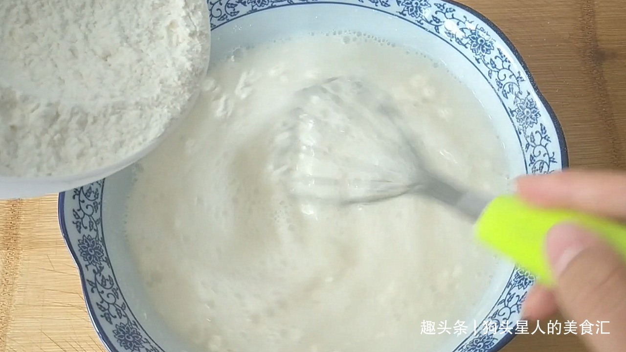 鸡蛋葱花饼，全程手不沾面，记住这三点，柔软筋道，做法特别简单