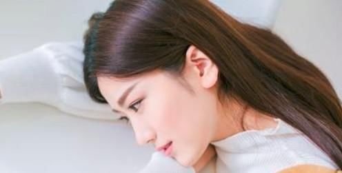  口气|口气大舌苔黄，这是胃热口臭，需清胃火养肠胃，3种食物来帮你