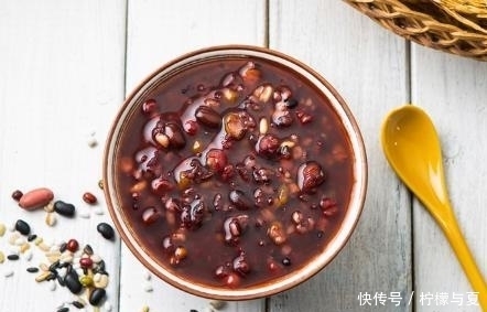 皮肤|女性30岁后,常吃3种“碱性食物”,或许“皮肤”细腻不显老