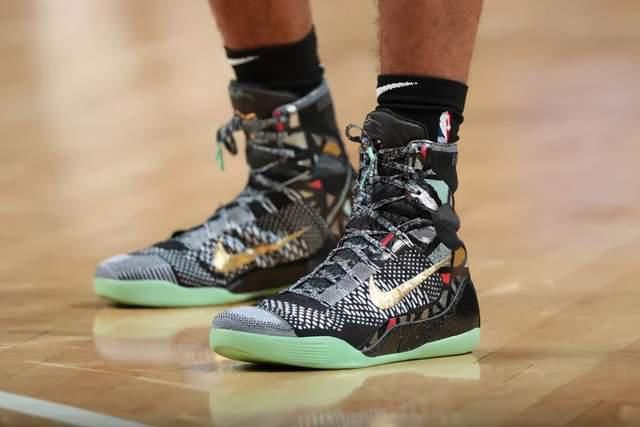 NBA球员上脚：Kobe9全明星配色，范乔丹的闪击7很帅