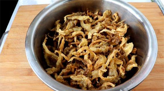 炸蘑菇这样做才最好吃,味道香酥爽口,方法简单,做一大盆不够吃