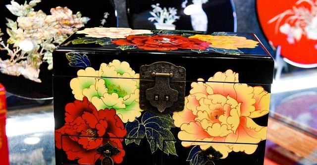 漆器的发展|这个地方曾因习俗烧掉不少古董,最终历经百年,收藏了件稀世之宝