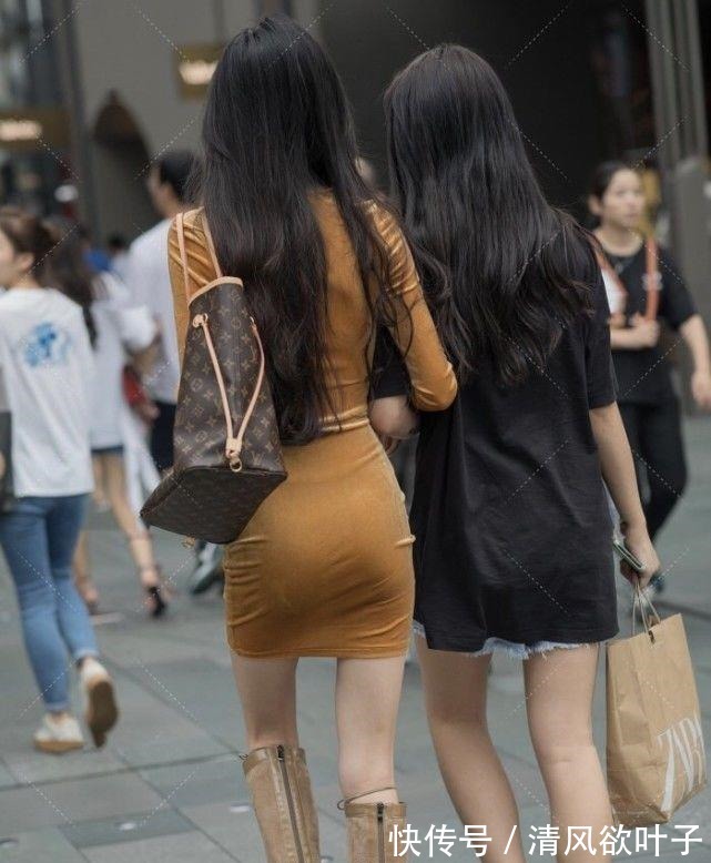 大长靴|橙色V领修身裙搭配大长靴,优雅大方,气质出众