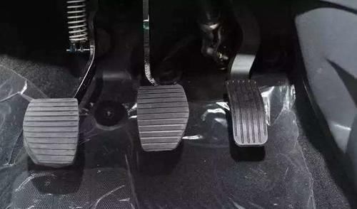 如果刹车和离合器一起踩,会出现什么后果