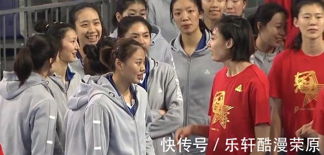 赖亚文|姚迪高举冠军奖杯!袁心玥龚翔宇热聊,赖亚文颁奖,铜牌队黑脸