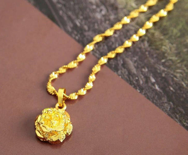 黄金首饰 买“金项链”时,专挑“3种”,金店老板一看碰见真内行了