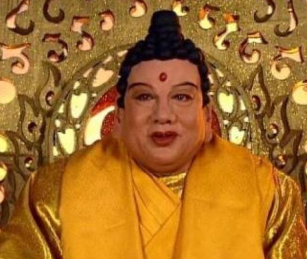 杨春霞$他演过“如来佛”,有次去泰国买佛牌,没想到上面画的都是自己