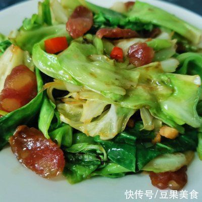 牛心菜|腊肠爆炒牛心菜，简单快