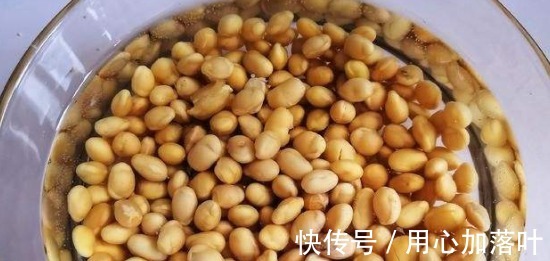 炸黄豆时，万万不能直接下锅！多加“1步”，黄豆香酥脆爽更好吃！