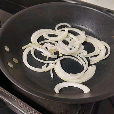 腊肠叉烧辣炒意面