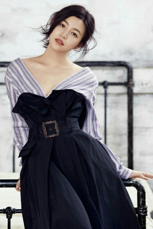 波波头 女人别再披头散发了,很显老!今年流行这5款发型,时髦有气质