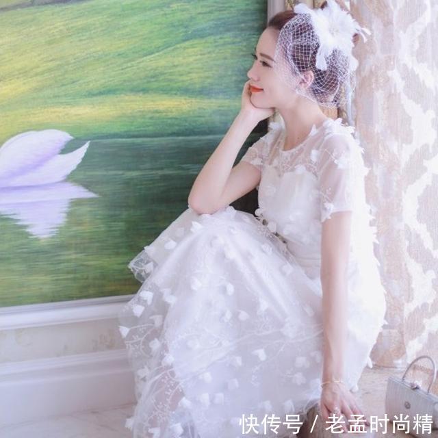 周冬雨 一件仙气的网纱刺绣连衣裙惊艳这个春夏,你的美可以自己掌控