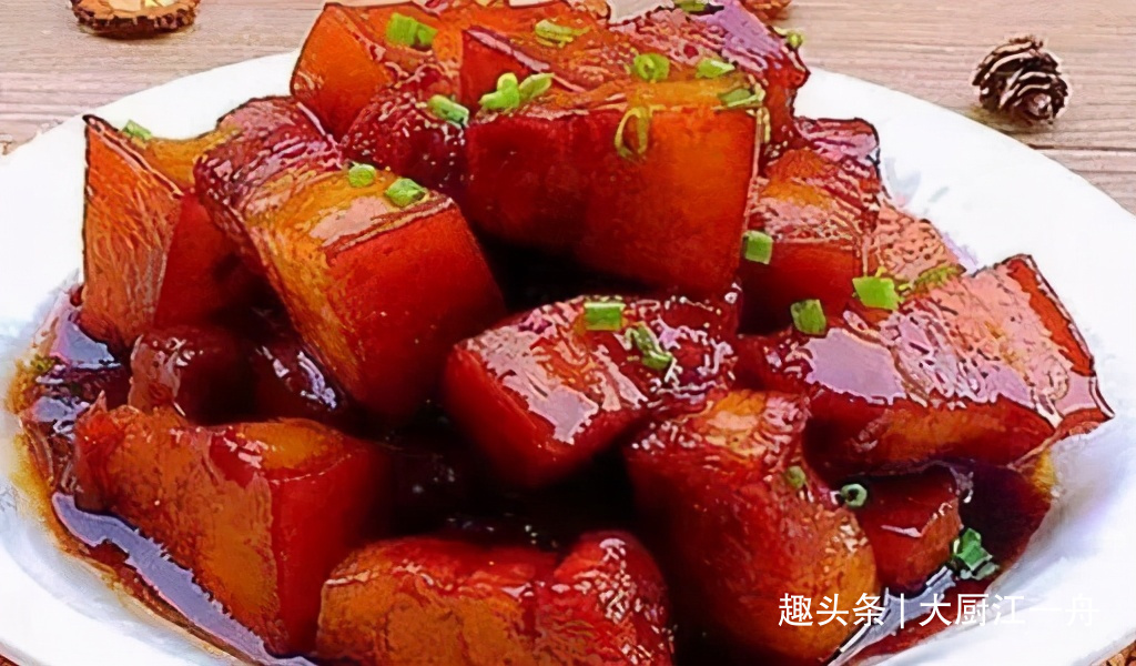 做红烧肉，过油和焯水都不对，老厨师教我这样做，出锅时满屋飘香