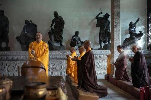 奇案|清朝奇案：书生发现和尚囚禁妇女，被抓后差点做了活佛烧死！