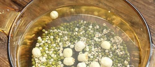 夏天多给家人煮这粥，清热解暑，营养易吸收，助你清凉过一夏