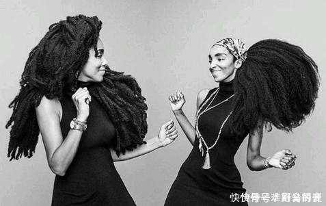 双胞胎姐妹|这对双胞胎姐妹曾经很厌恶自己的头发,如今靠其个性走红网络