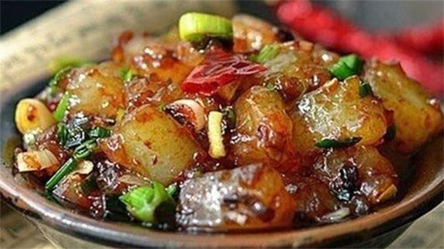 教你在家轻松制作凉粉，掌握好淀粉和水的比例，做出来才筋道好吃