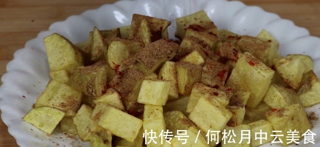 今天才知道，原来土豆去皮这么简单，只用一张纸，快速干净不浪费！