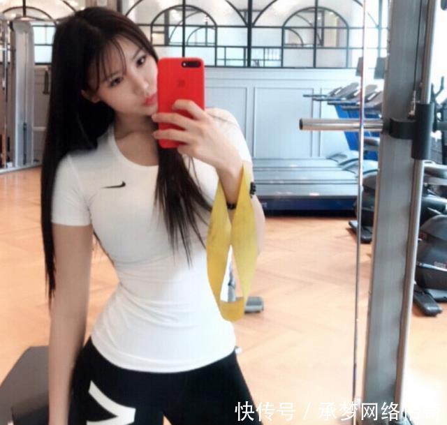 女性 紧身打底裤将女性的身材展现的更加的完美,具有很好视觉冲击力