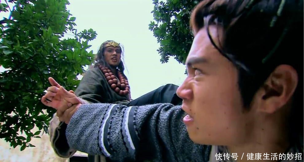 公种师道|李逵正在洗澡,扈三娘将其一箭穿心,鲁智深武松头也不回地走掉了