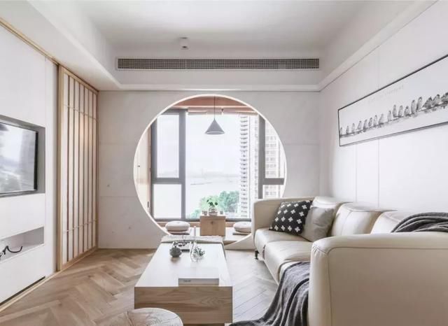 地砖|客厅连接阳台,要不要装隔断门?幸好我精明,一锤下去赚了好几万