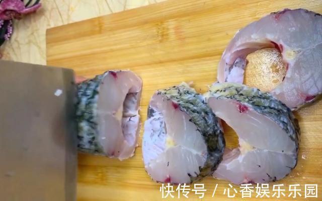 手把手教你自制砂锅鱼，鱼肉鲜香无腥味，30分钟就出锅