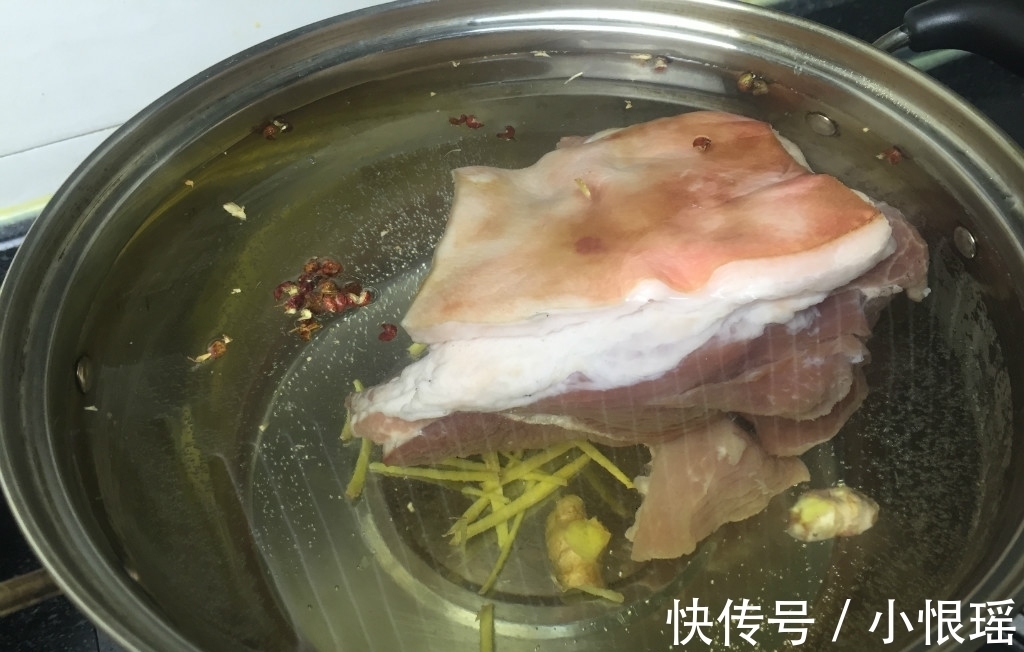 水淀粉|老妈教我把肘子放电饭锅,不放油,不腌制,出锅后全家流口水