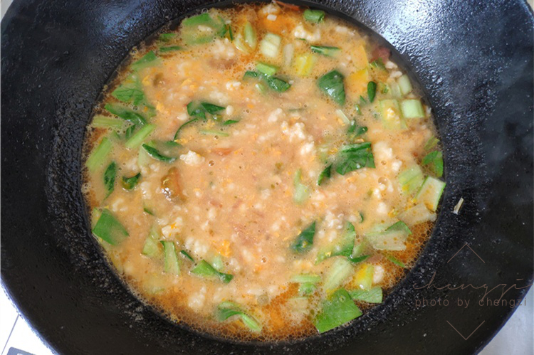 70岁婆婆教做的“疙瘩汤”,火了朋友圈,和面不用水,味道棒极了