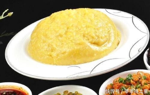 在甘肃天水,一到冬天,馓饭就成了人们饭桌上每天雷打不动的主食