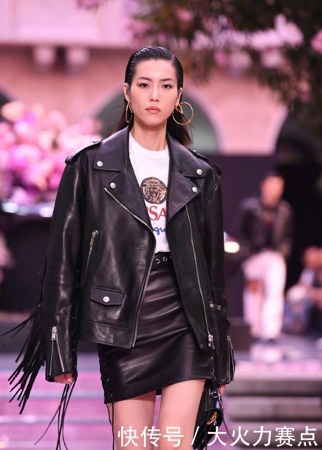 背头|刘雯帅气亮相米兰男装周，背头与超帅机车皮衣，兼具霸气与性感