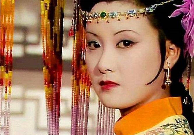 有一个姑娘@王熙凤八面玲珑,为何还会落得如此下场?惹了一个不该惹的人