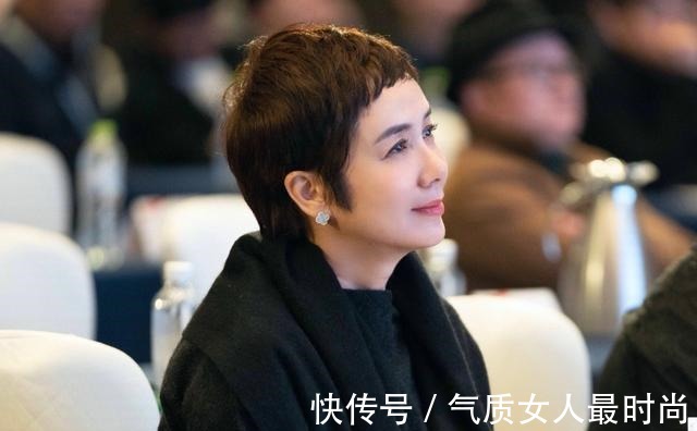 卷发型 四十的女人,都喜欢剪短刘海和短发如何知道自己适合什么发型!