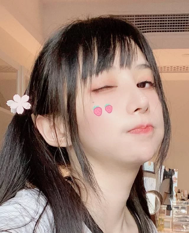 不遮脸的蔡萝莉才是真正的女神 鼻子明明很漂亮图3