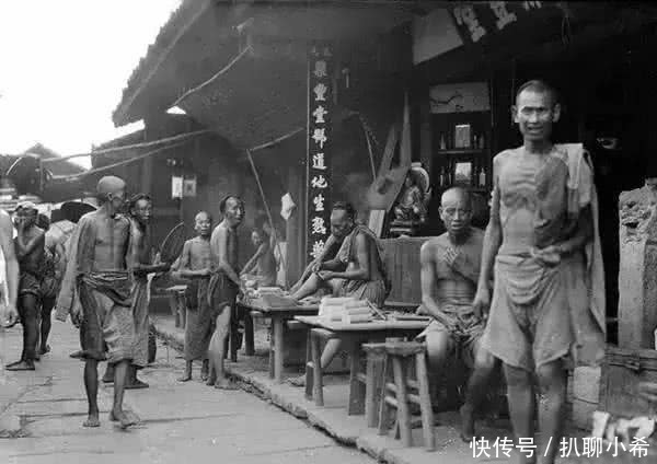 张照片|清末真实老照片:百姓生活贫困,原来雷峰塔长这样,长见识了!
