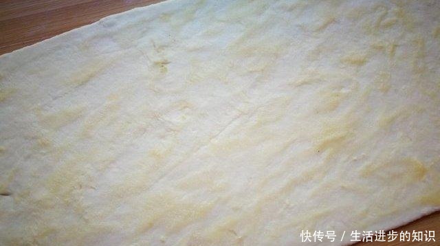 手抓饼就服这种做法,简单易学层次超多,外酥里软,满口香!