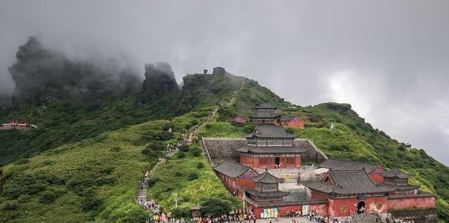 梵净山|国内最险峻的3座寺庙，高到离谱看着就会腿软，胆子再大也不敢上