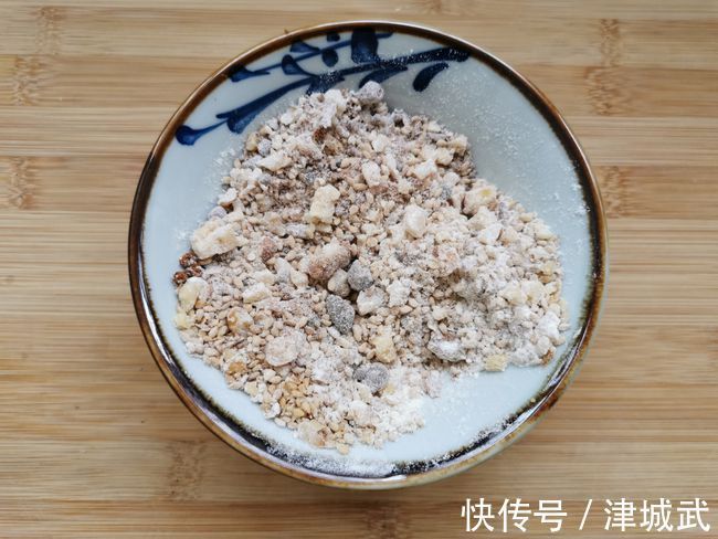 天冷了,这早餐小饼多做给孩子吃,营养暖胃,无需发面,柔软筋道