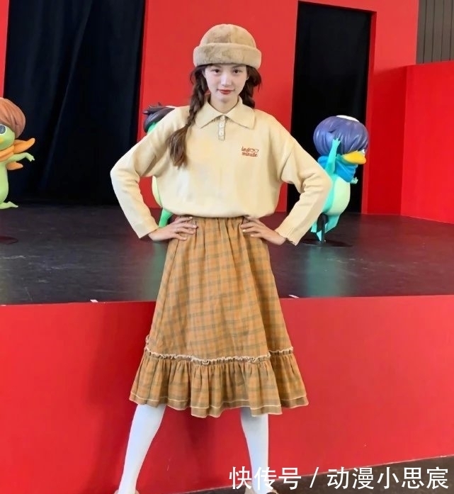 丝袜|裸色丝袜弱爆了,网上流行起“透光雪糕袜”,穿出漫画腿不是梦!